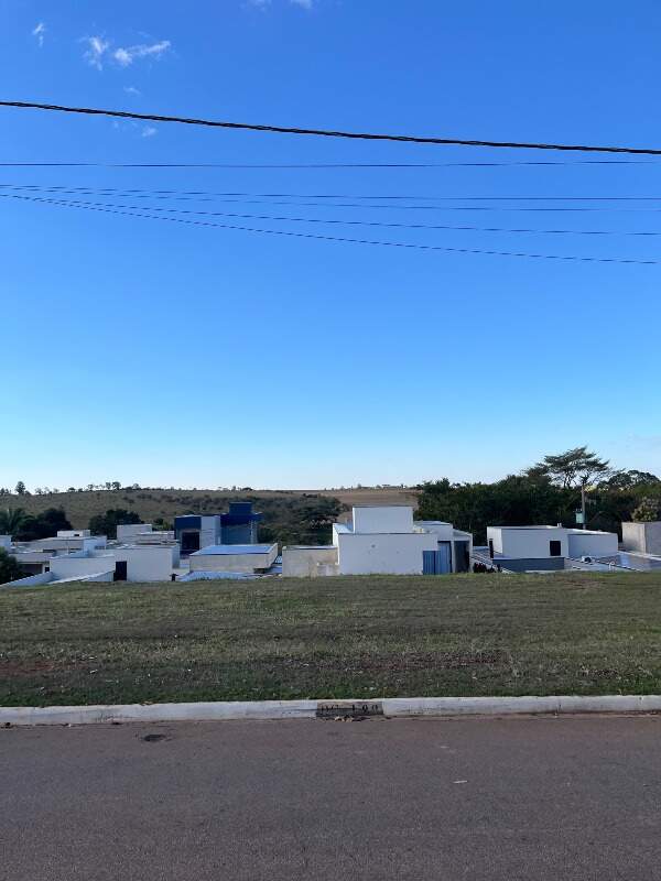 Terreno à venda no Tropicália Garden: 