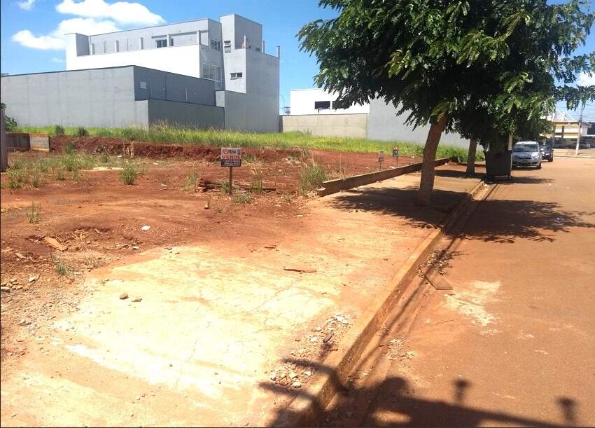 Terreno à venda no Portal Ville Azaleia: 