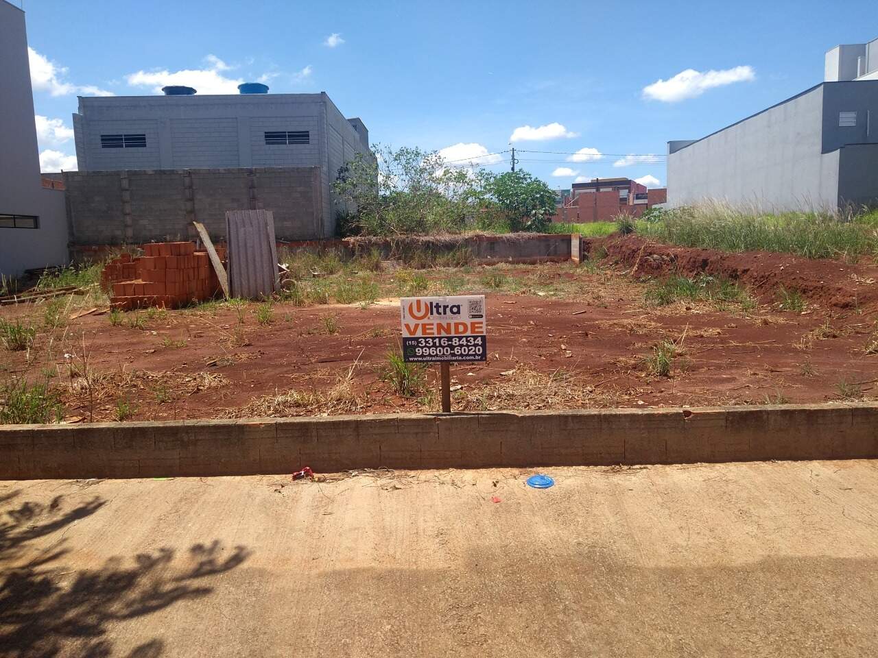 Terreno à venda no Portal Ville Azaleia: 