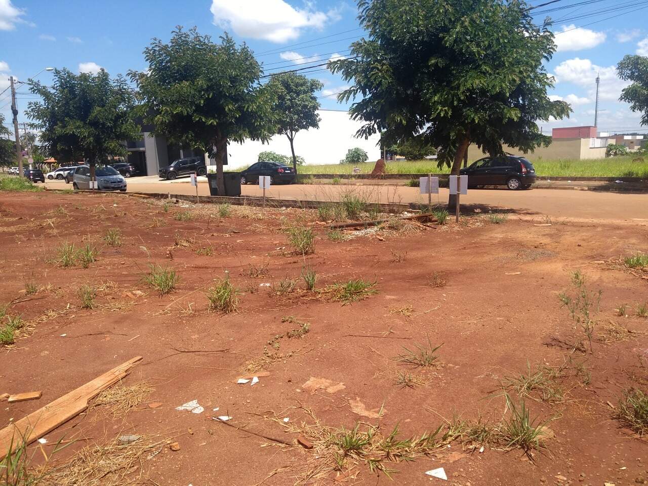 Terreno à venda no Portal Ville Azaleia: 