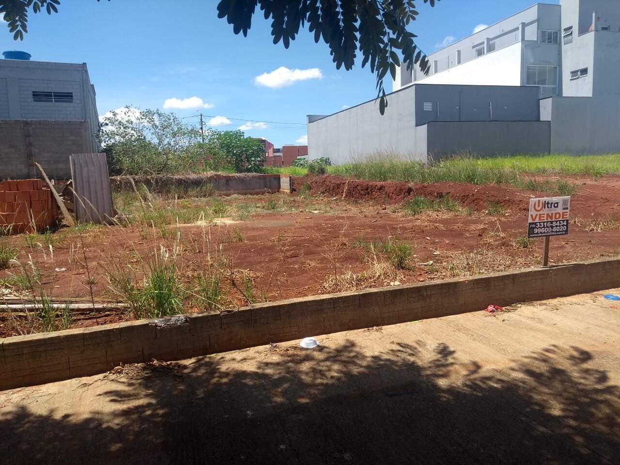 Terreno à venda no Portal Ville Azaleia: 