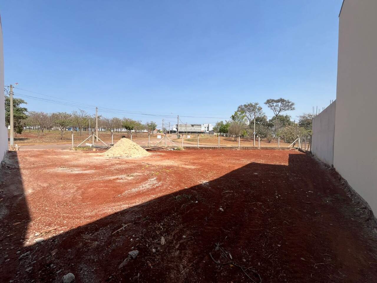 Terreno à venda no Portal Ville Azaleia: 