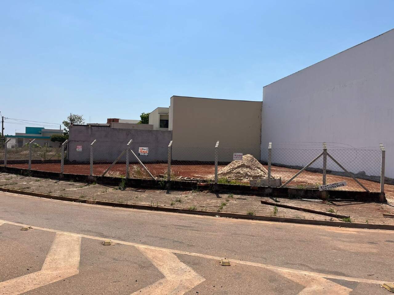 Terreno à venda no Portal Ville Azaleia: 