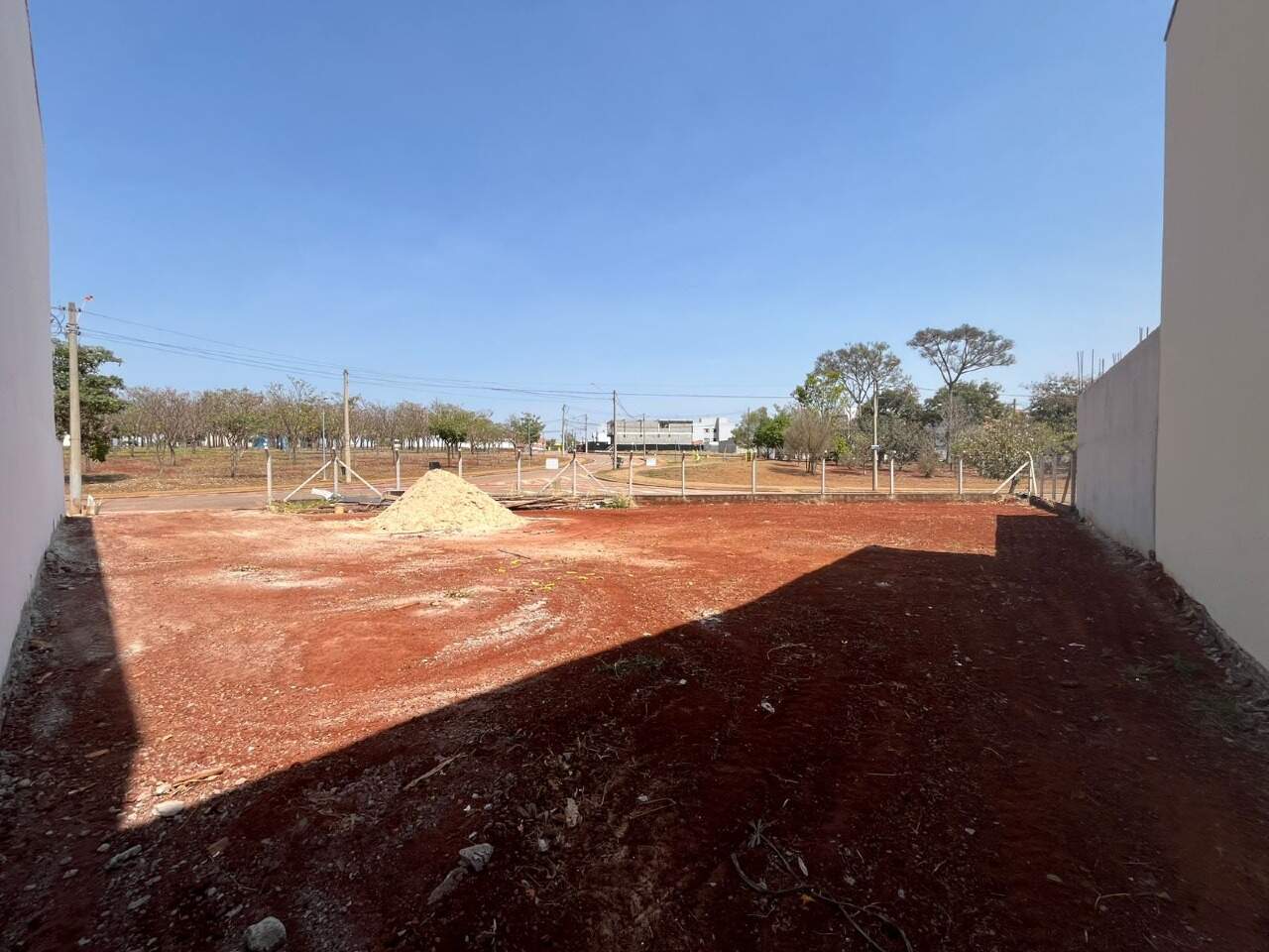 Terreno à venda no Portal Ville Azaleia: 