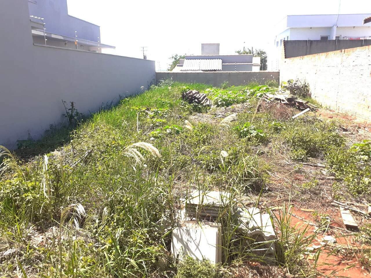 Terreno à venda no Portal Ville Azaleia: 