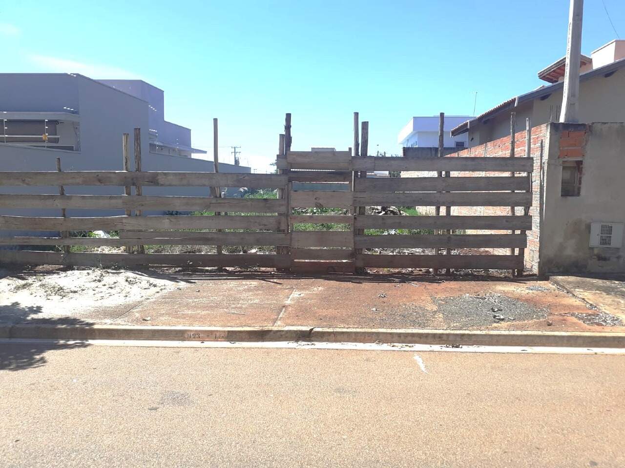 Terreno à venda no Portal Ville Azaleia: 