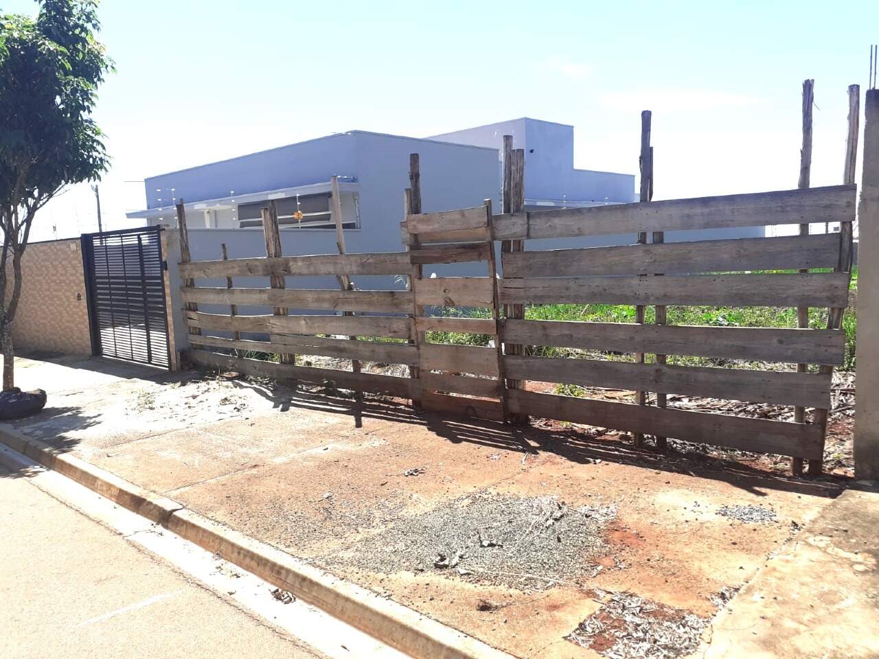 Terreno à venda no Portal Ville Azaleia: 