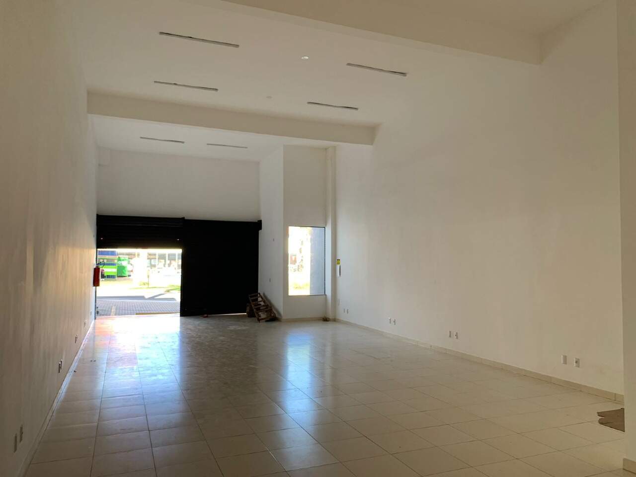 Sala para aluguel no Portal Ville Gardenia: 