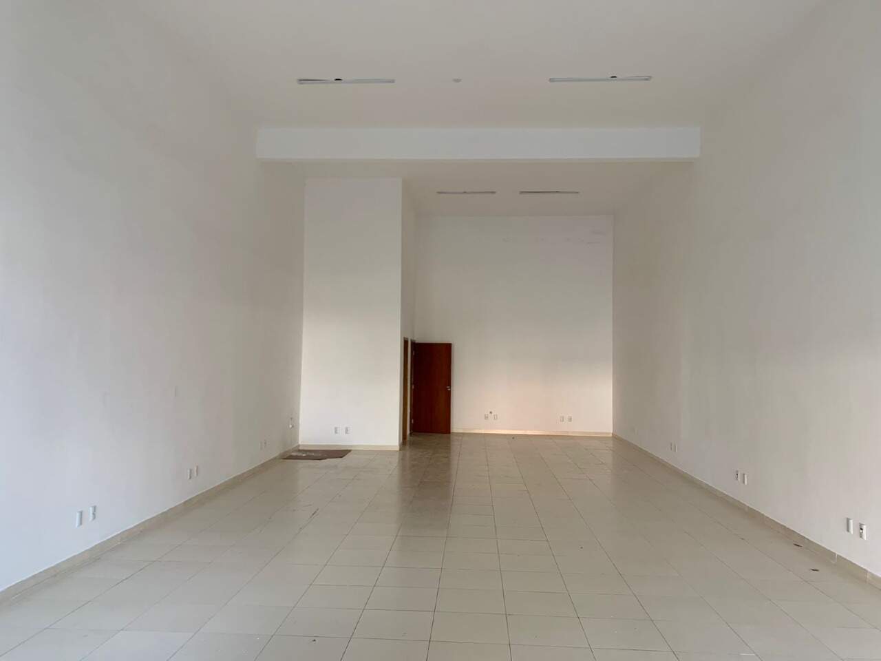 Sala para aluguel no Portal Ville Gardenia: 