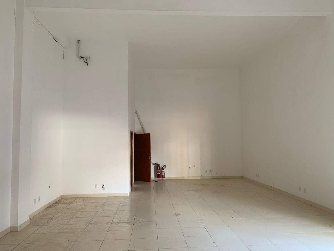 Sala para aluguel no Portal Ville Gardenia: 