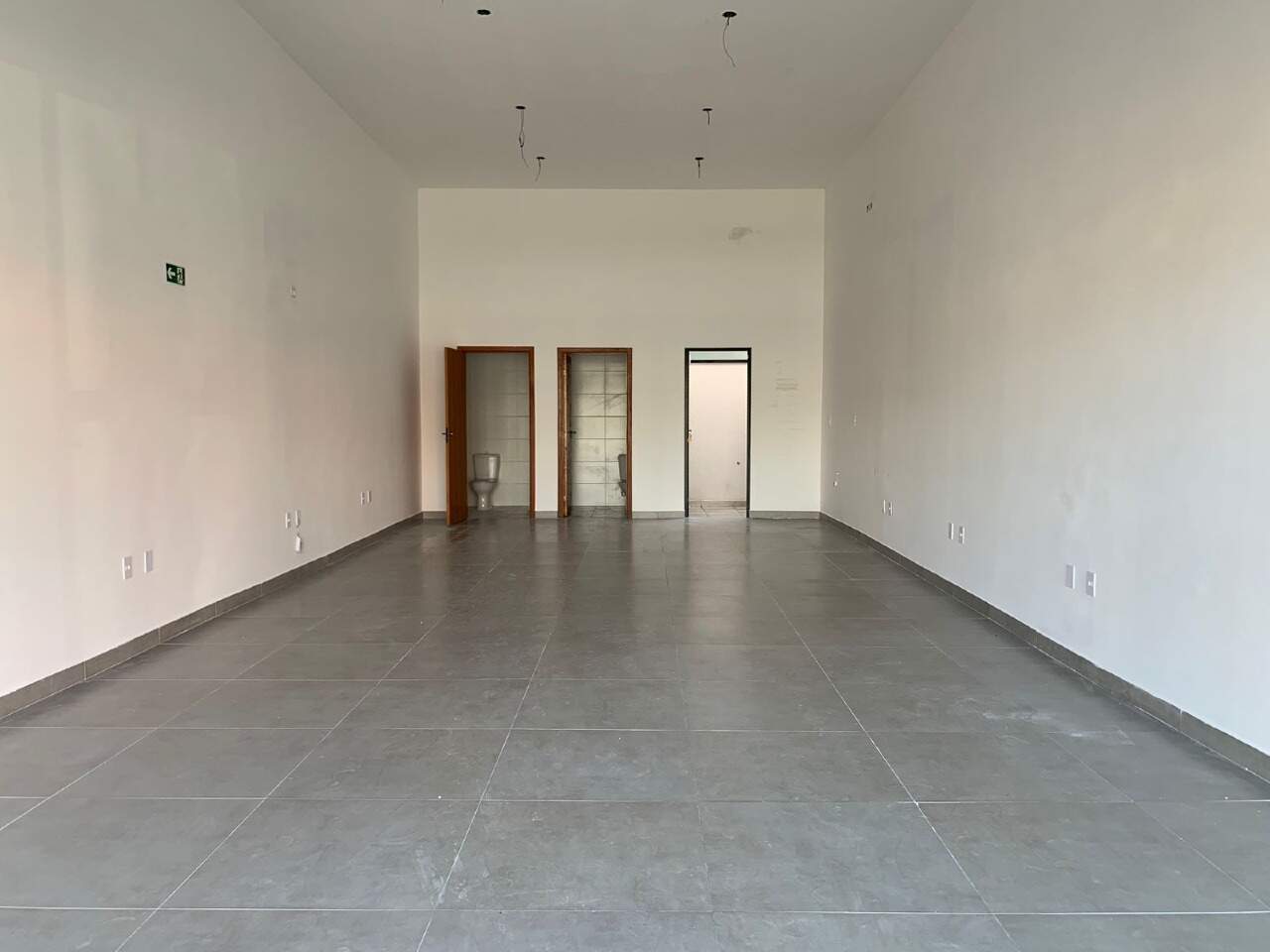 Sala para aluguel no Portal Ville Gardenia: 