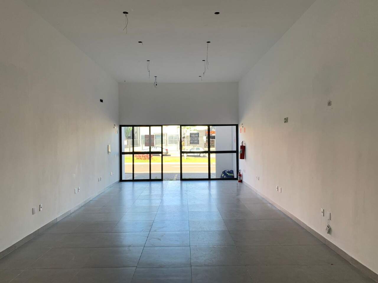 Sala para aluguel no Portal Ville Gardenia: 