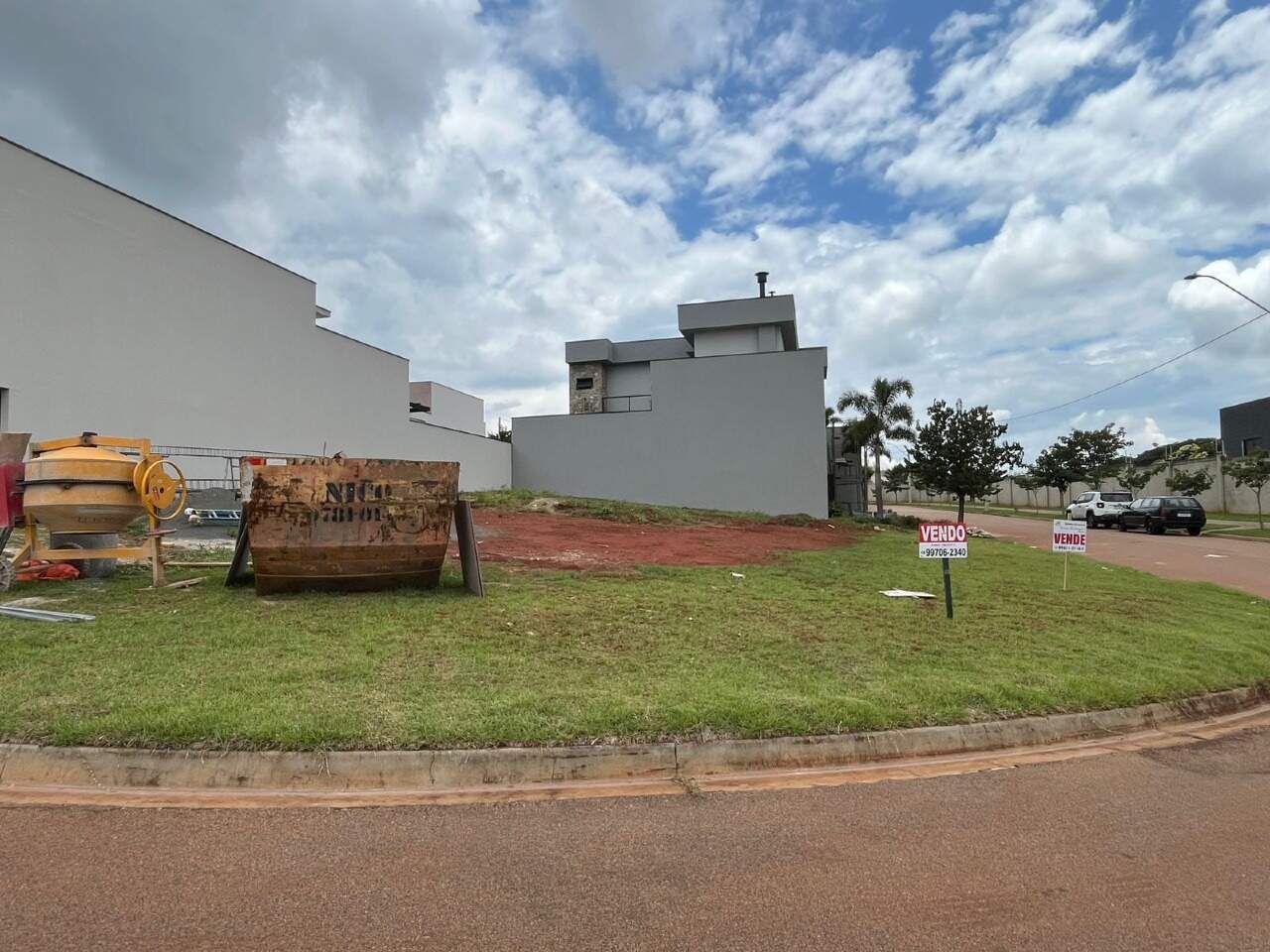 Terreno à venda no Portal Ville Jardins: 