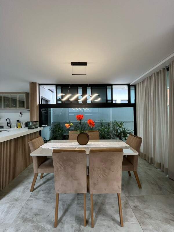 Casa à venda no Portal Ville Jardins: 