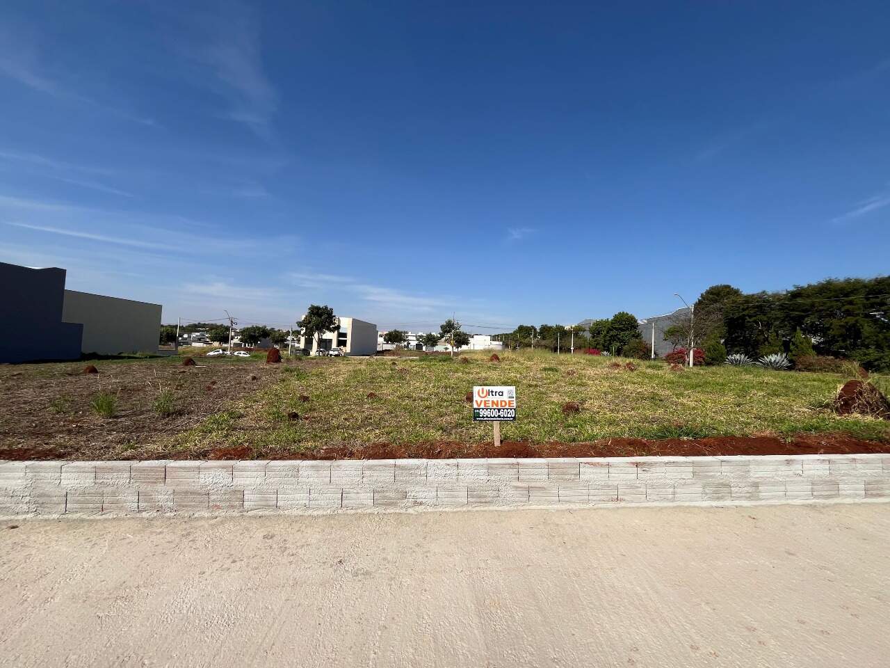 Terreno à venda no Portal Ville Jardins: 