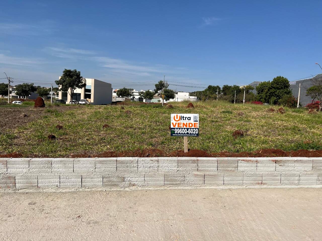 Terreno à venda no Portal Ville Jardins: 