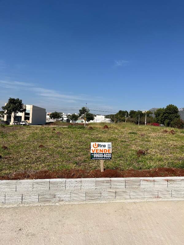 Terreno à venda no Portal Ville Jardins: 