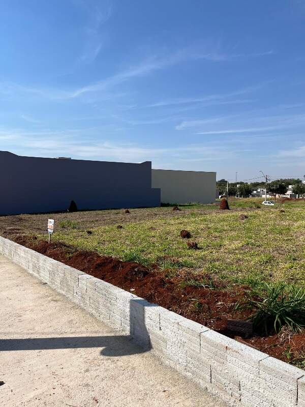 Terreno à venda no Portal Ville Jardins: 