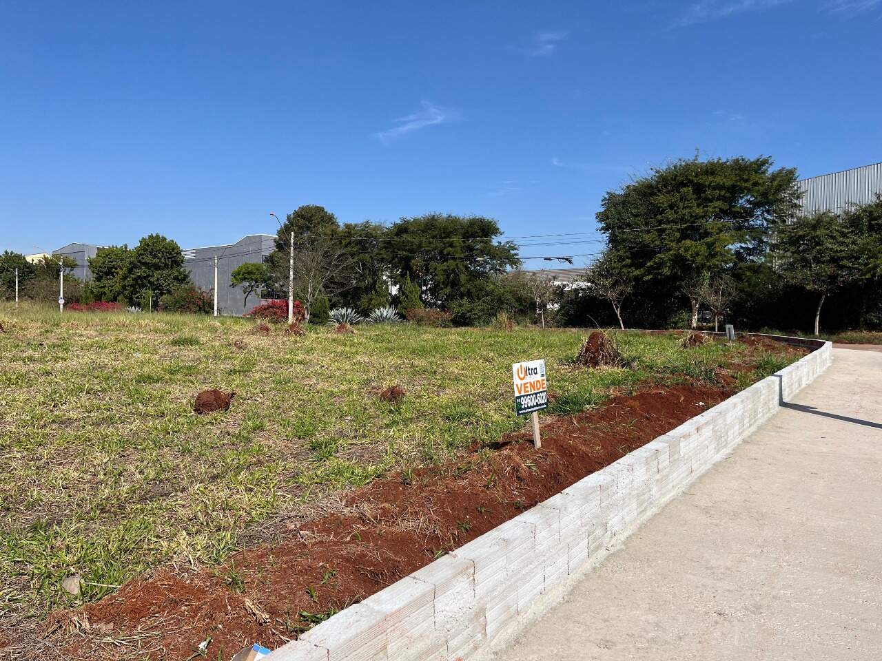 Terreno à venda no Portal Ville Jardins: 