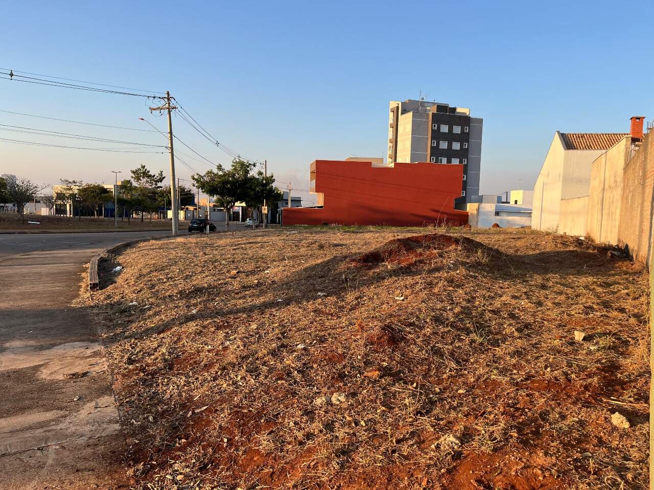 Terreno à venda no Portal Ville Azaleia: 