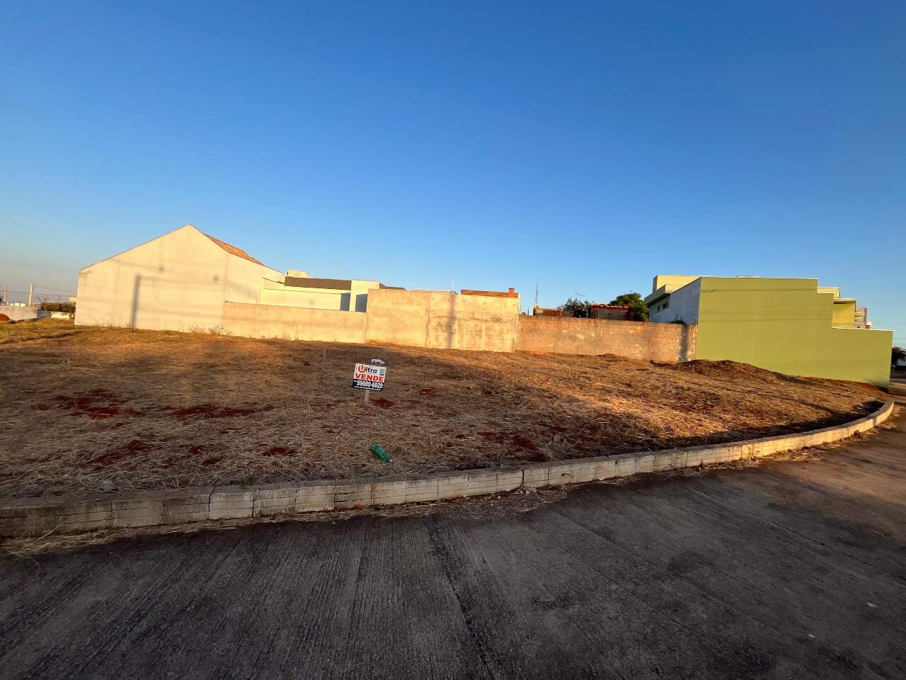 Terreno à venda no Portal Ville Azaleia: 