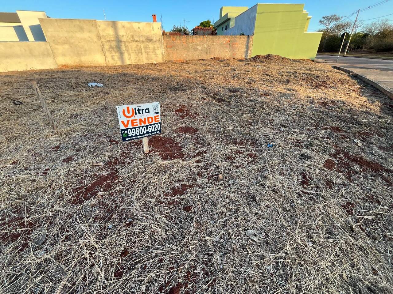 Terreno à venda no Portal Ville Azaleia: 