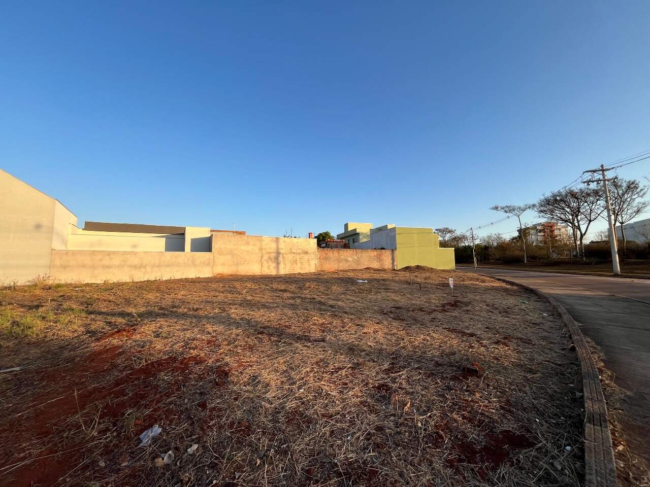 Terreno à venda no Portal Ville Azaleia: 