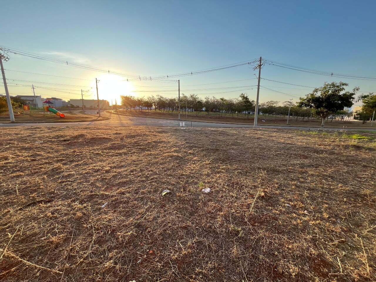 Terreno à venda no Portal Ville Azaleia: 