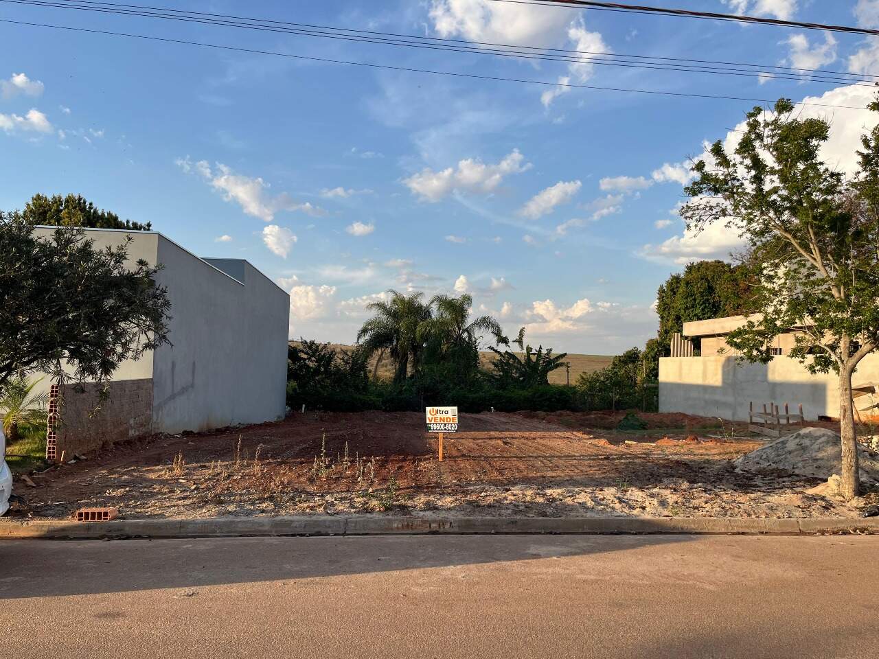 Terreno à venda no Tropicália Garden: 