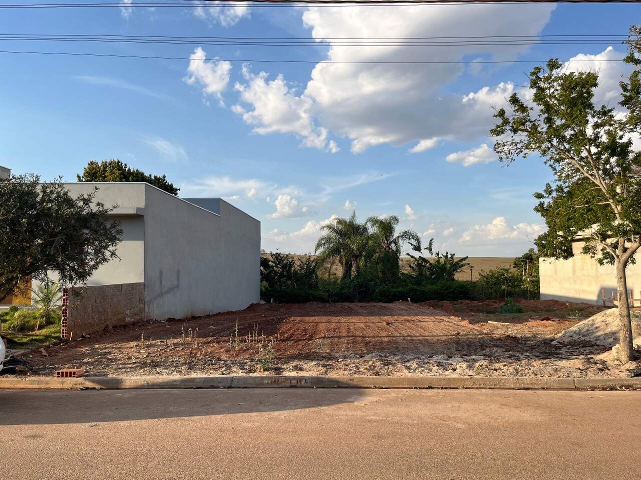 Terreno à venda no Tropicália Garden: 