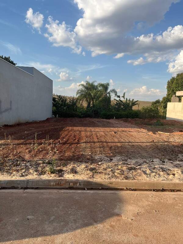 Terreno à venda no Tropicália Garden: 