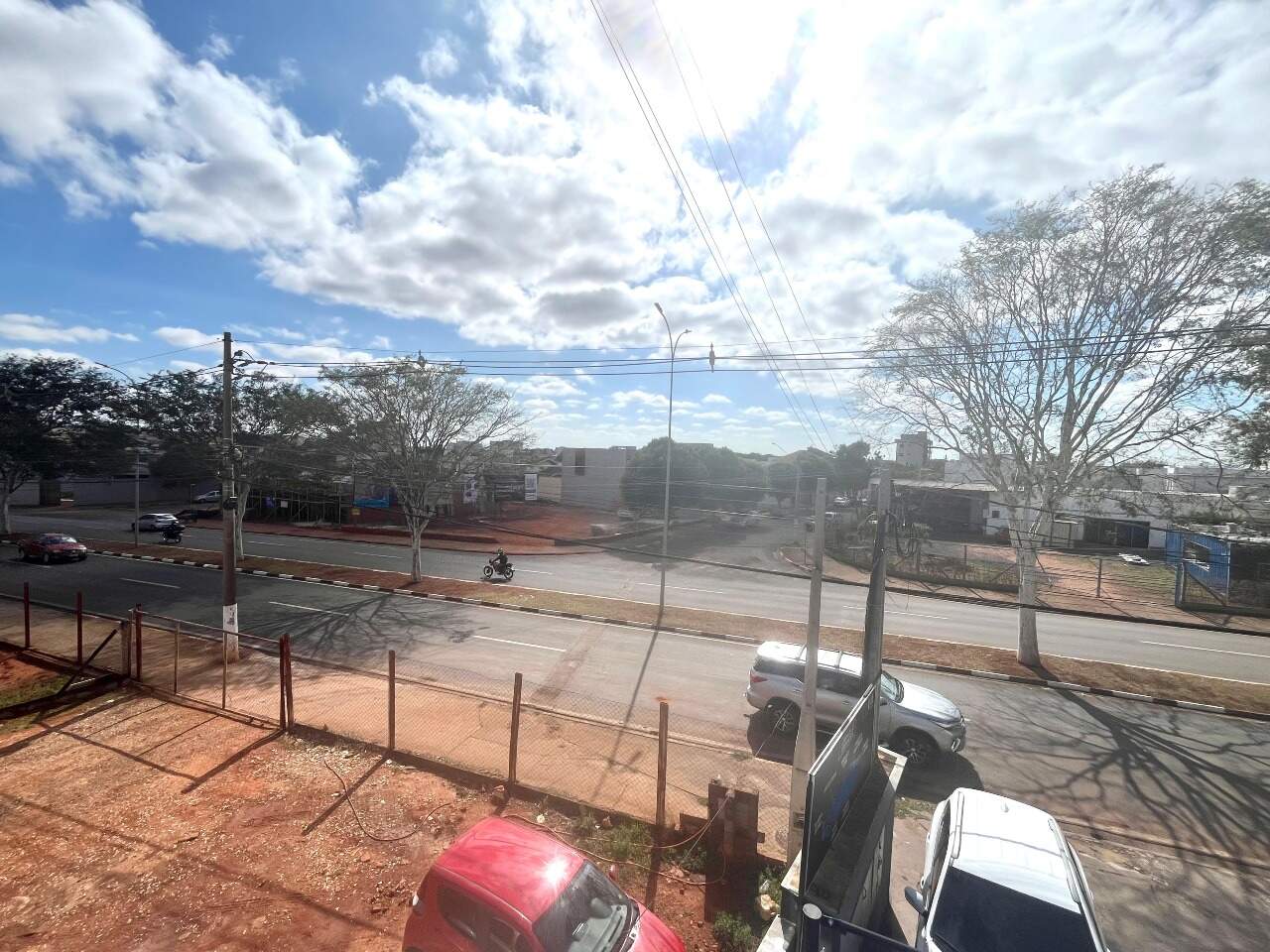 Sala para aluguel no Portal dos Pássaros I: 