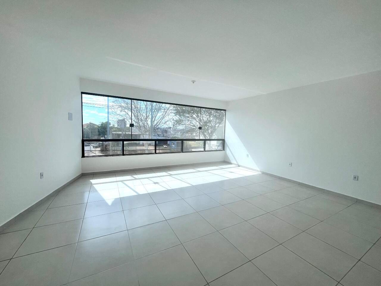 Sala para aluguel no Portal dos Pássaros I: 