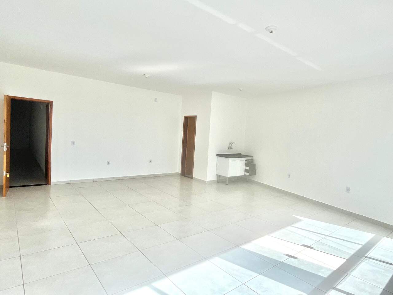 Sala para aluguel no Portal dos Pássaros I: 