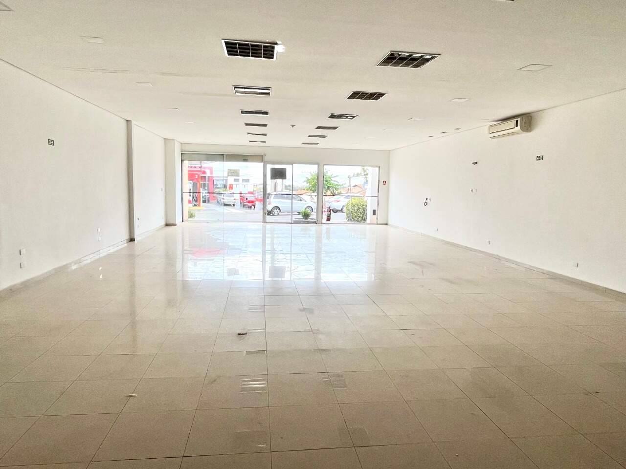 Salão para aluguel no Águia da Castelo: 