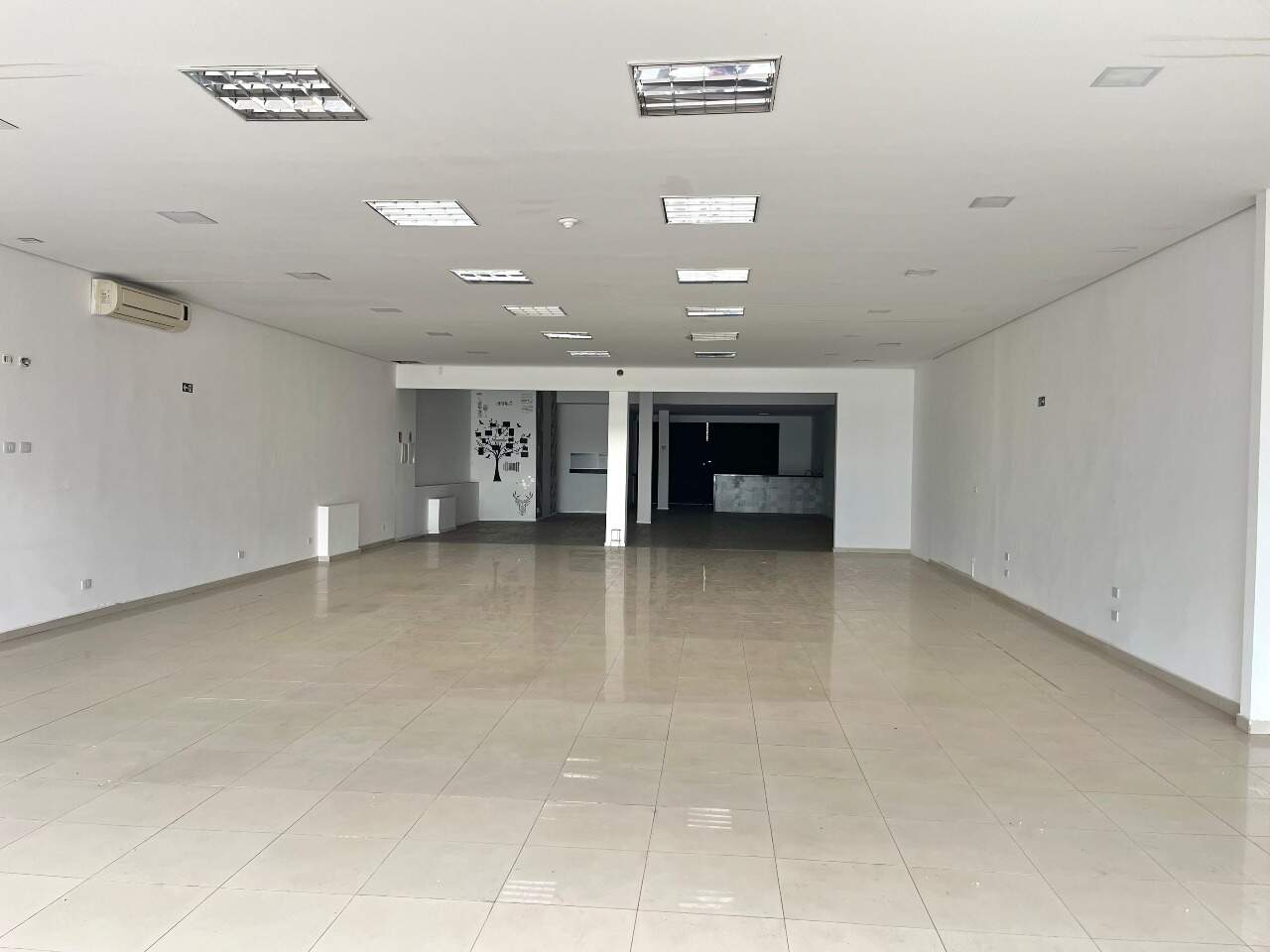 Salão para aluguel no Águia da Castelo: 