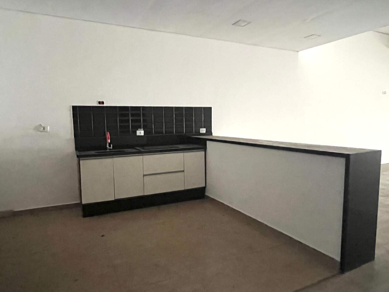 Salão para aluguel no Águia da Castelo: 