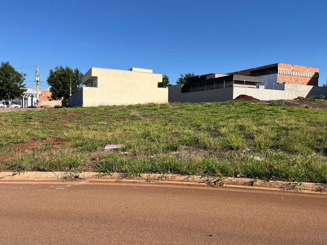 Terreno à venda no Portal Ville Jardins: 