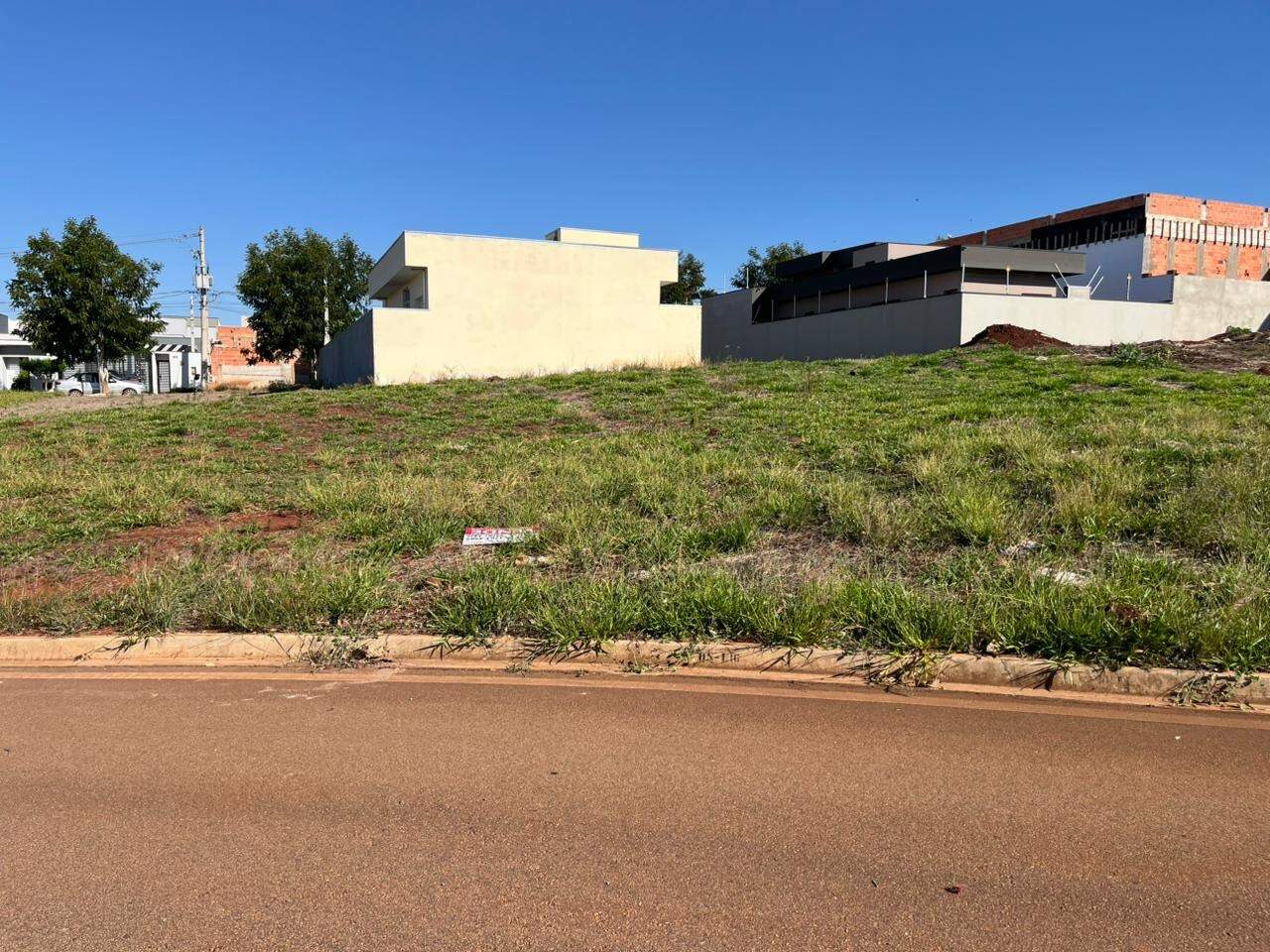 Terreno à venda no Portal Ville Jardins: 