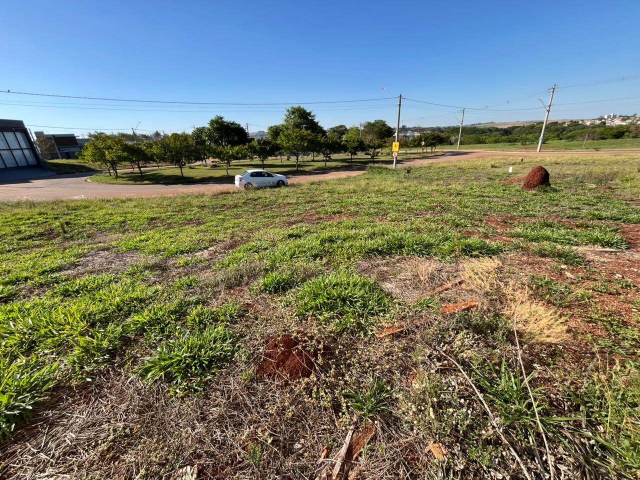 Terreno à venda no Portal Ville Jardins: 