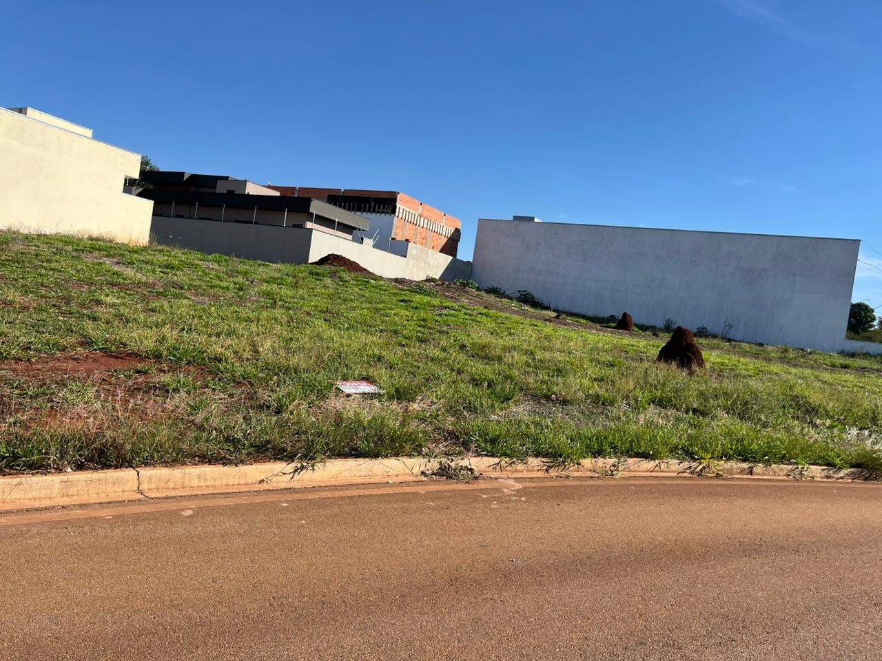 Terreno à venda no Portal Ville Jardins: 