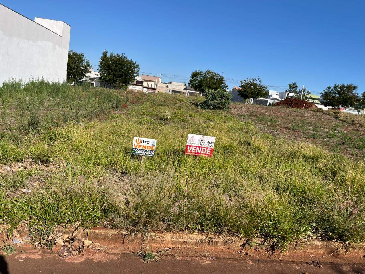 Terreno à venda no Portal Ville Jardins: 