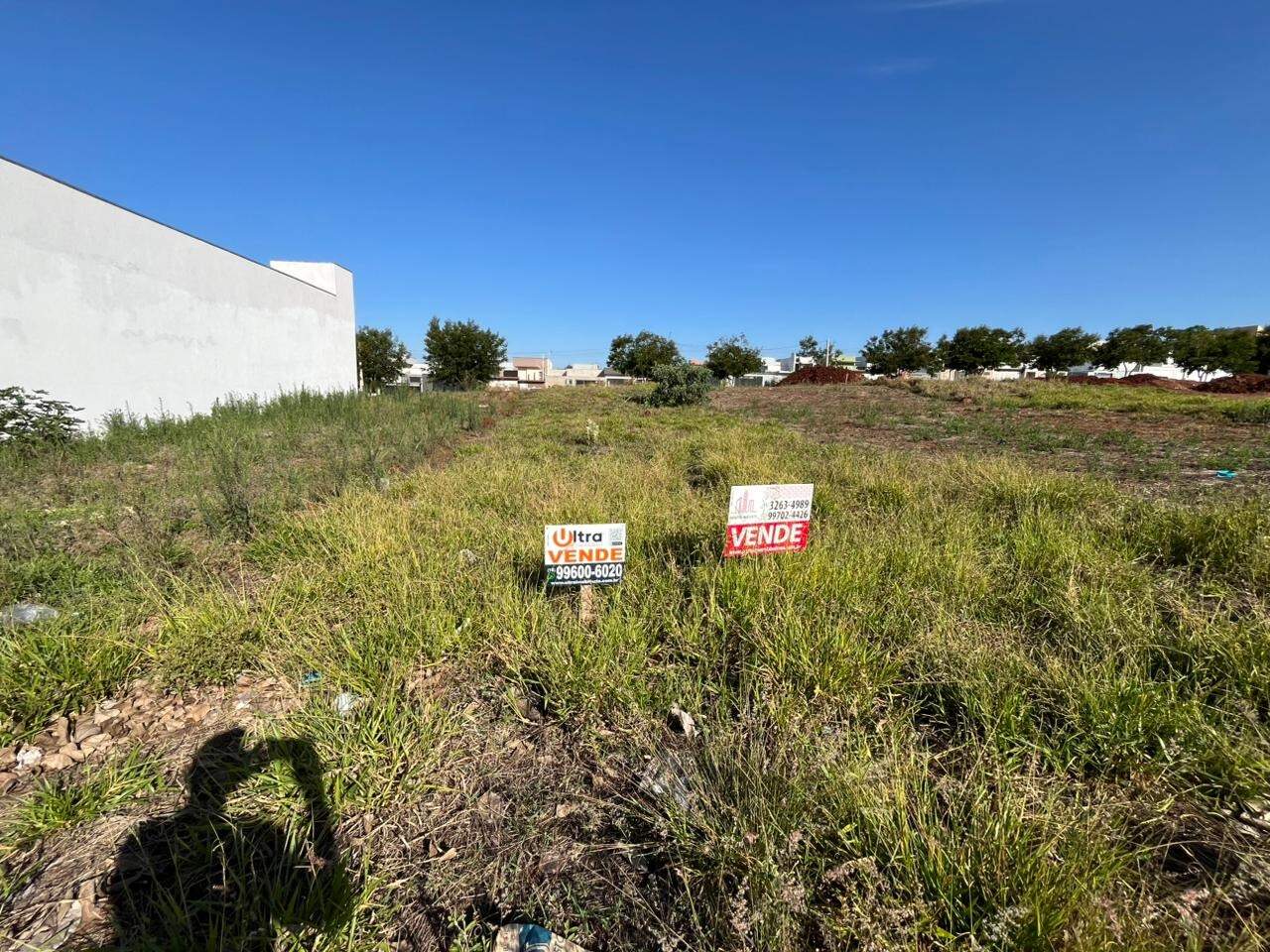 Terreno à venda no Portal Ville Jardins: 