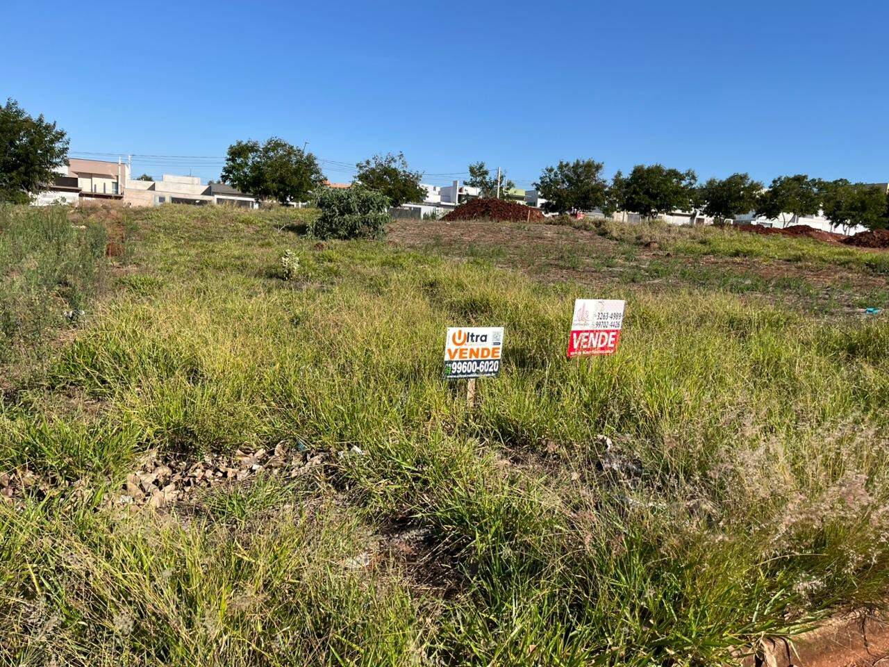 Terreno à venda no Portal Ville Jardins: 