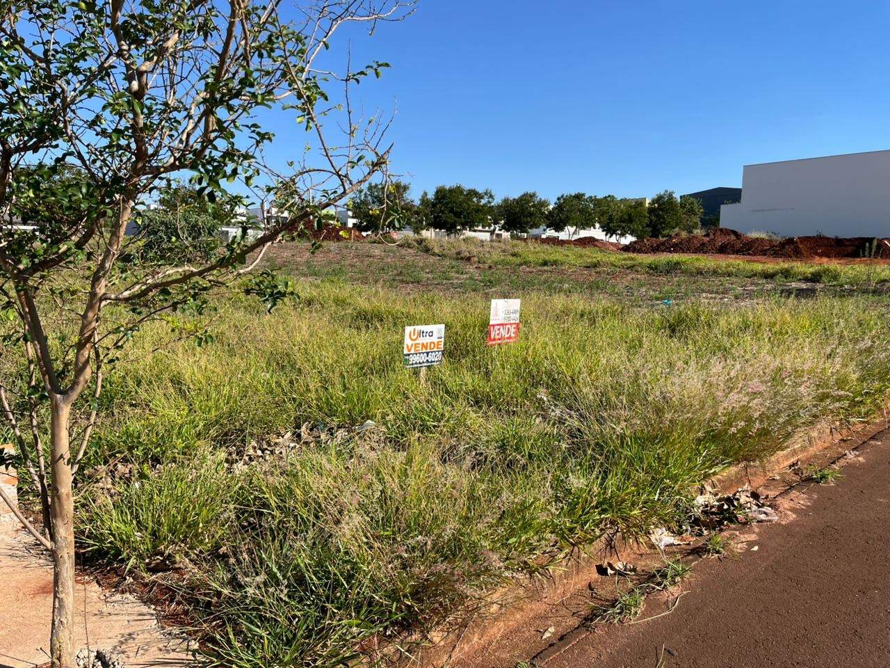 Terreno à venda no Portal Ville Jardins: 