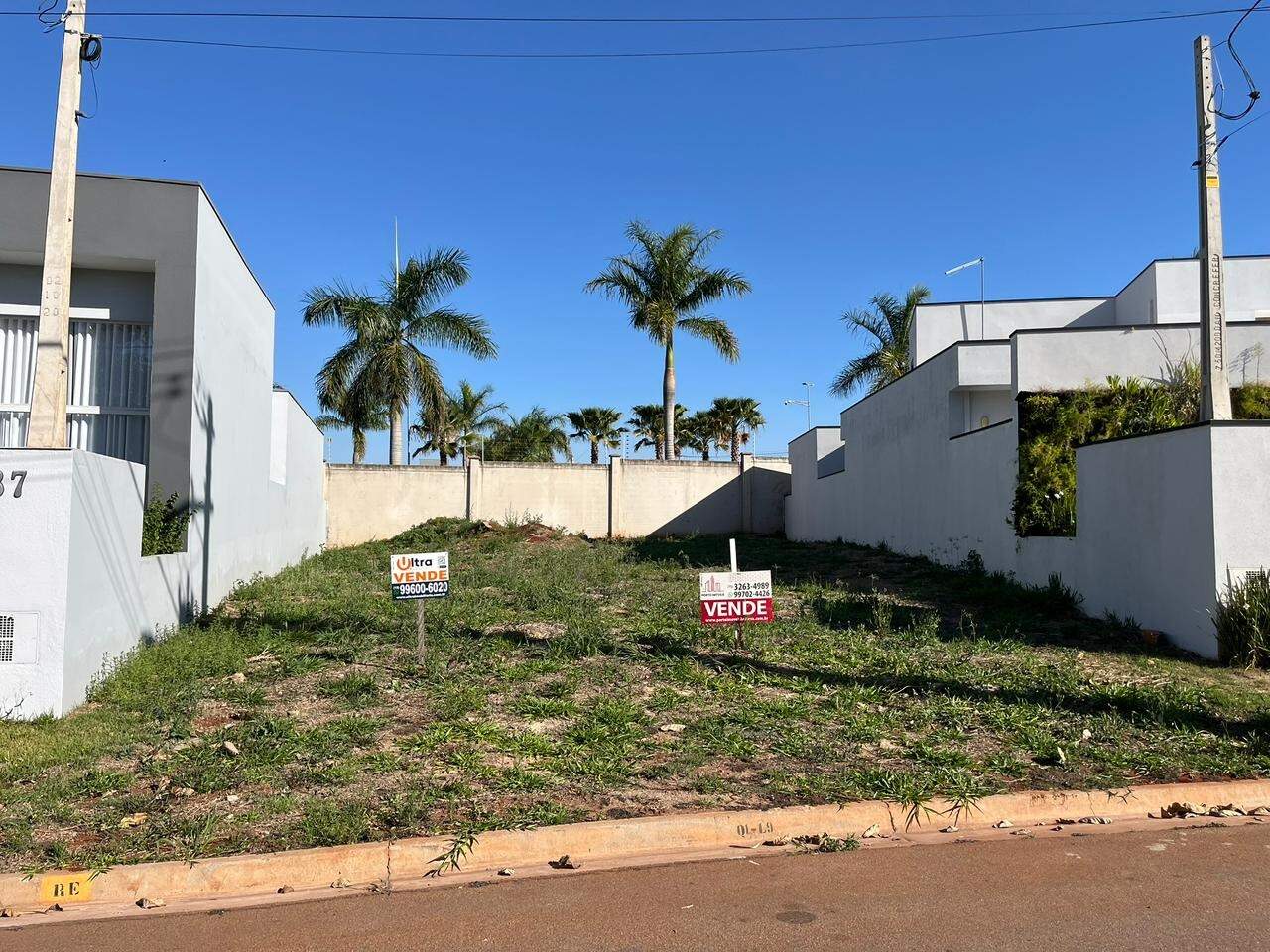 Terreno à venda no Portal Ville Jardins: 