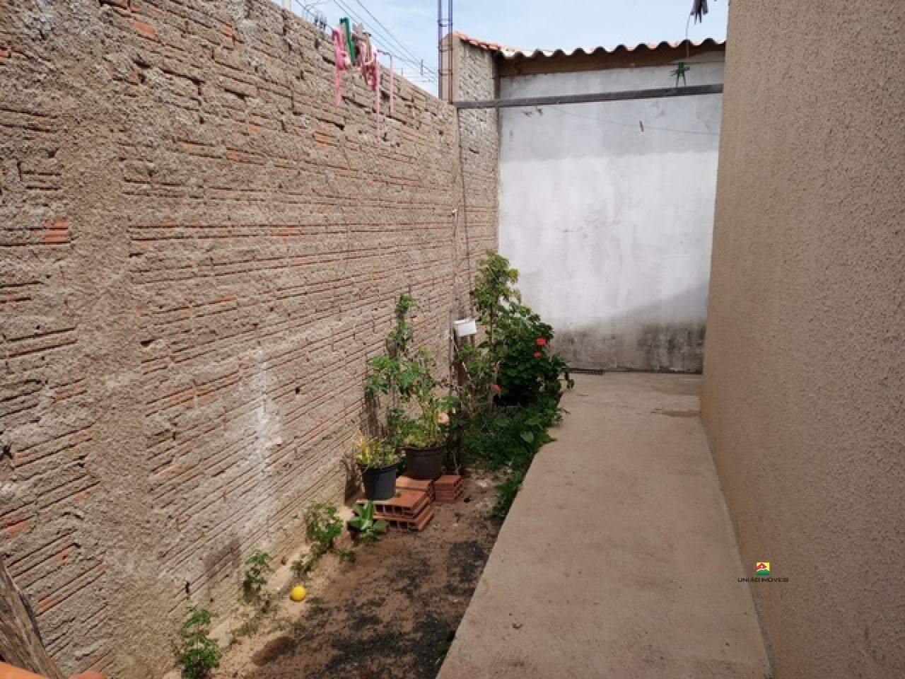 Casa à venda no JD. DO SOL: 