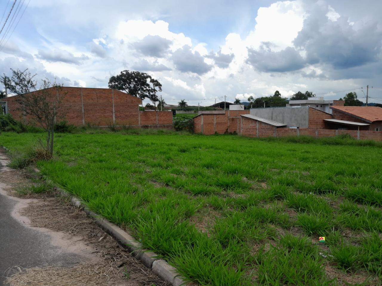 Terreno à venda no Jd. Dallas: 