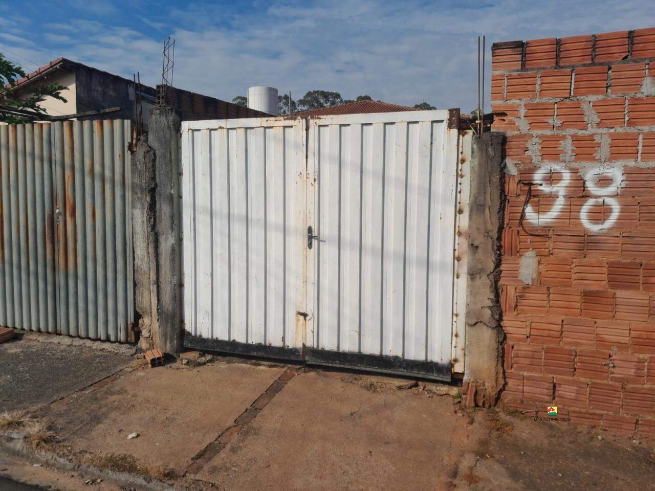 Casa à venda no JD. DOS EUCALIPTOS: 