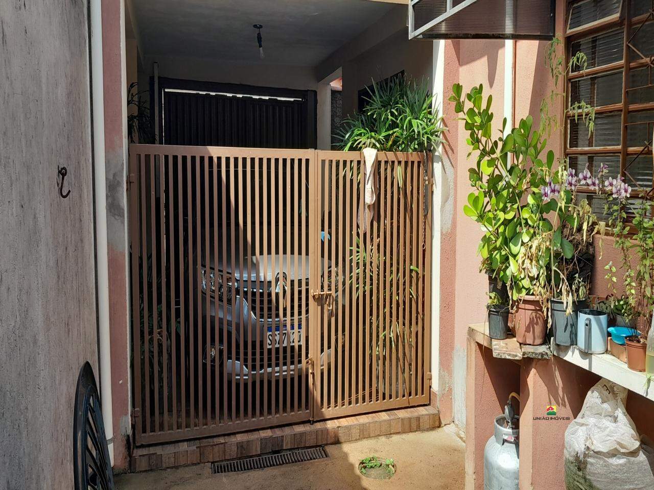 Casa à venda no JD. DOS EUCALIPTOS: 